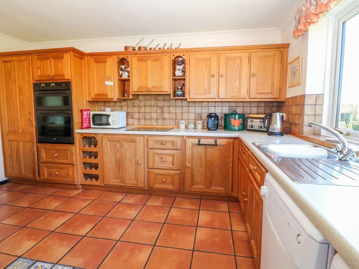 Charming 2 Bed House Near Rhoscolyn Discounts For Villa Holyhead Exterior foto