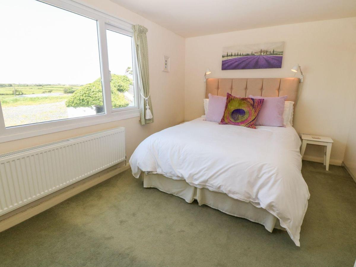 Charming 2 Bed House Near Rhoscolyn Discounts For Villa Holyhead Exterior foto